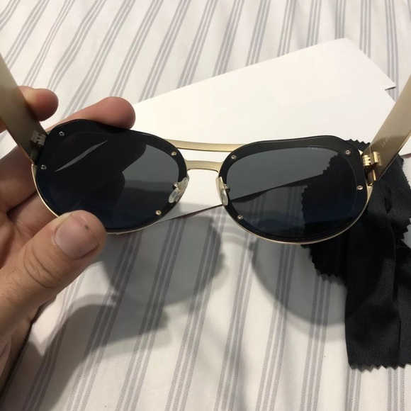 Versace - Picture 11 of 12